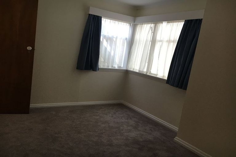 Photo of property in 82 Oriental Parade, Oriental Bay, Wellington, 6011