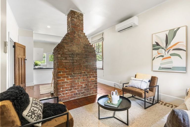 Photo of property in 17 Waikowhai Street, Ngaio, Wellington, 6035