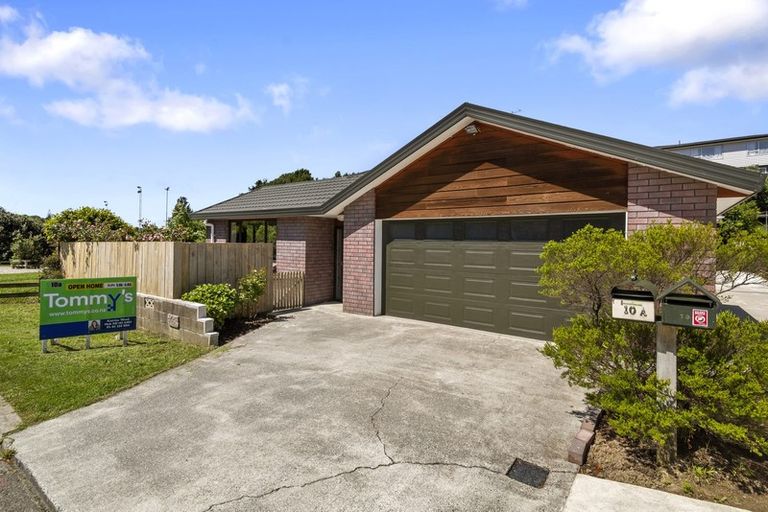 Photo of property in 10a Park Avenue, Tawa, Wellington, 5028