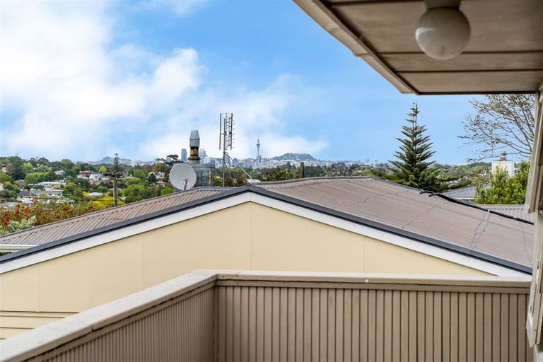 Photo of property in 14 Kennedy Avenue, Forrest Hill, Auckland, 0620