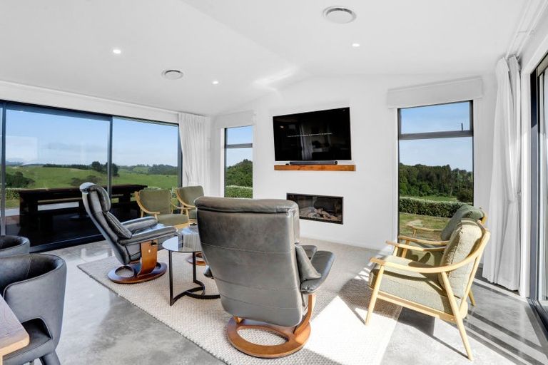 Photo of property in 956 Richmond Road, Lepperton, New Plymouth, 4373