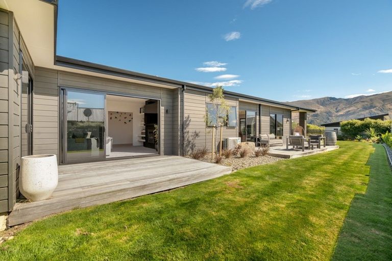 Photo of property in 9 Centre Crescent, Wanaka, 9305