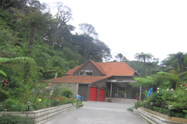 Photo of property in 5 Lady Bell Grove, Lowry Bay, Lower Hutt, 5013