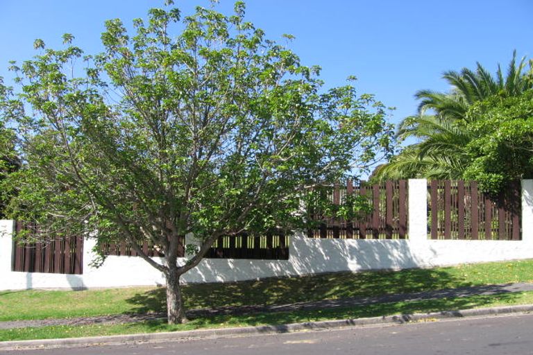 Photo of property in 48 Caversham Drive, Torbay, Auckland, 0630