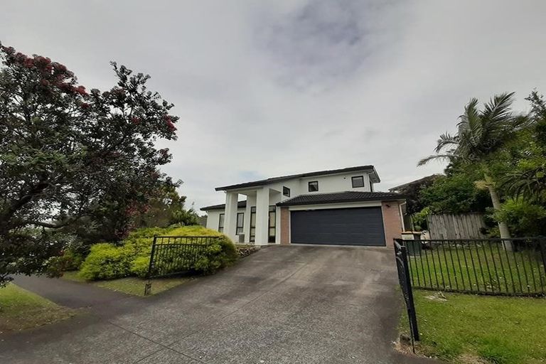 Photo of property in 17 Crimson Park, Oteha, Auckland, 0632