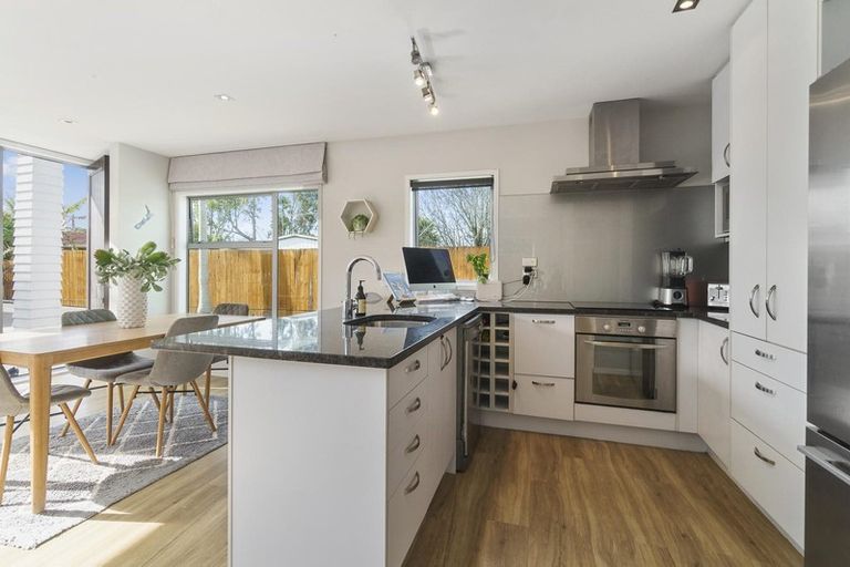 Photo of property in 15a Waipani Road, Te Atatu Peninsula, Auckland, 0610