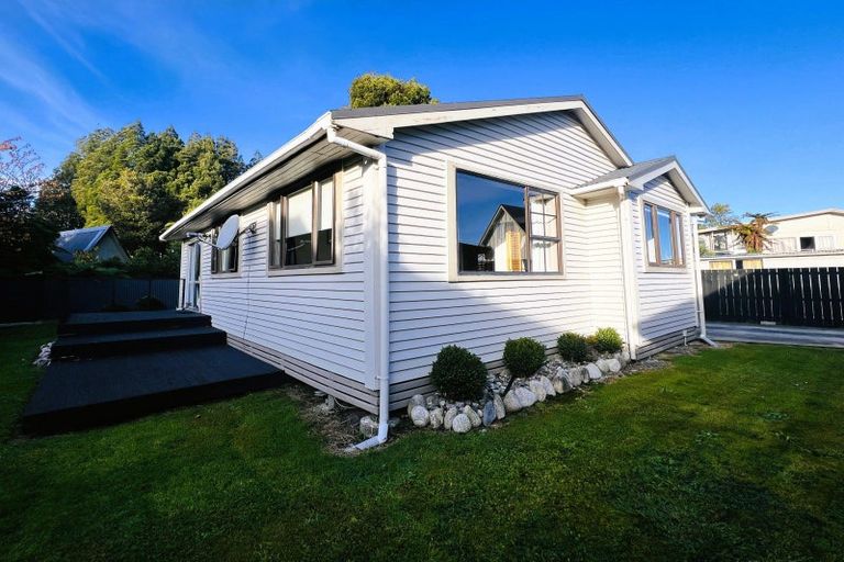 Photo of property in 33 Domett Street, Westport, 7825