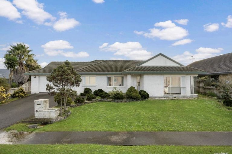Photo of property in 1/11 Keswick Close, Northpark, Auckland, 2013
