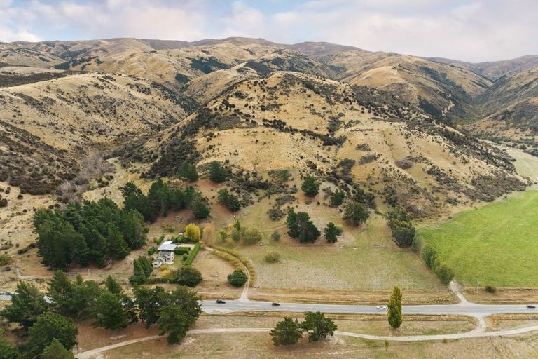 Photo of property in 2331 Luggate-cromwell Road, Queensberry, Cromwell, 9383