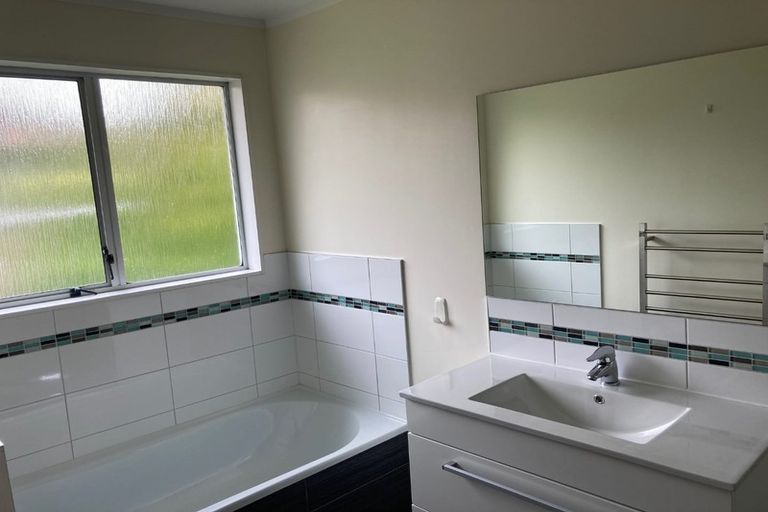 Photo of property in 23b Colchester Crescent, Newlands, Wellington, 6037