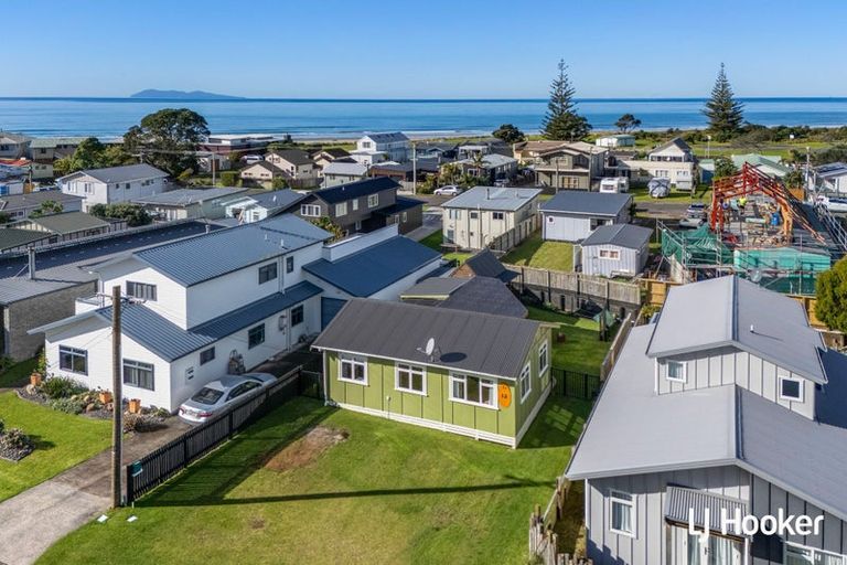 Photo of property in 12 Marine Avenue, Waihi Beach, 3611