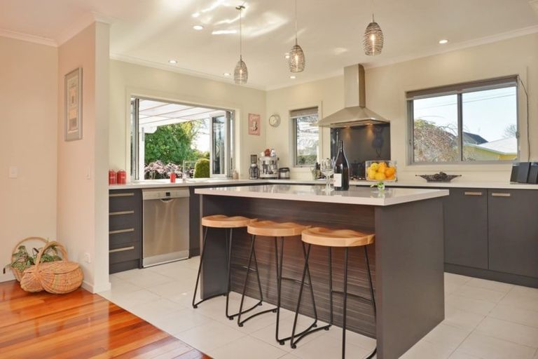 Photo of property in 12 Wood Street, Greytown, 5712