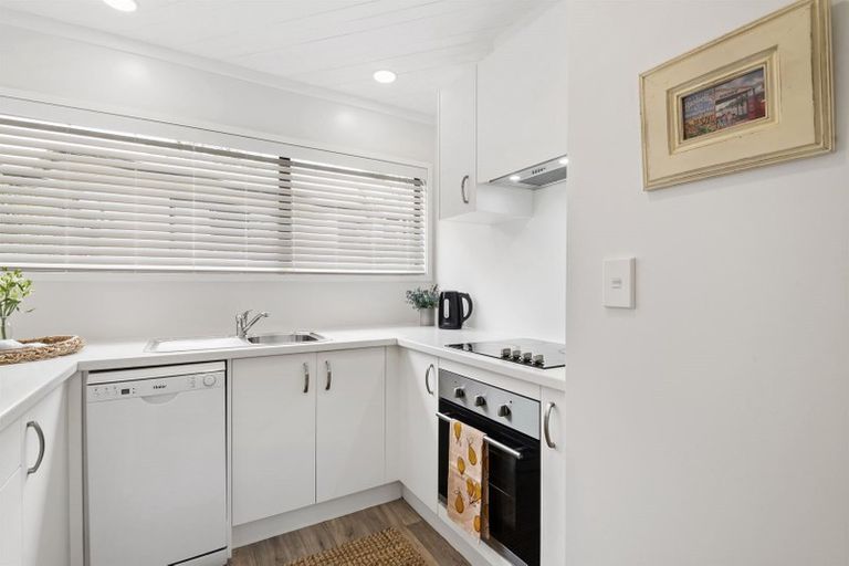 Photo of property in 2/88 Lauderdale Road, Birkdale, Auckland, 0626