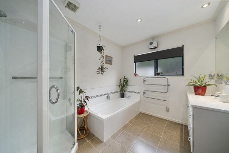 Photo of property in 5 Lambert Way, Paraparaumu, 5032