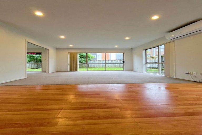 Photo of property in 15 Merlot Way, Te Atatu South, Auckland, 0610