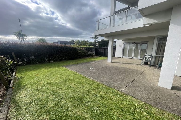 Photo of property in 9 Armstrong Farm Drive, East Tamaki Heights, Auckland, 2016