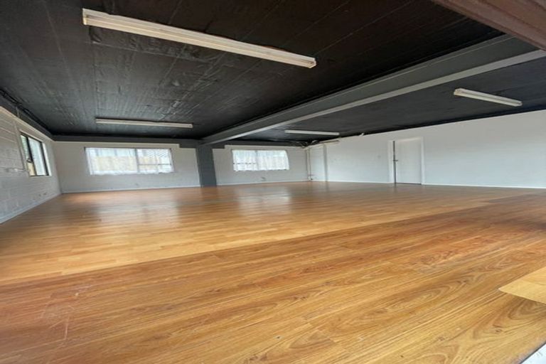 Photo of property in 226 Henderson Valley Road, Henderson, Auckland, 0612