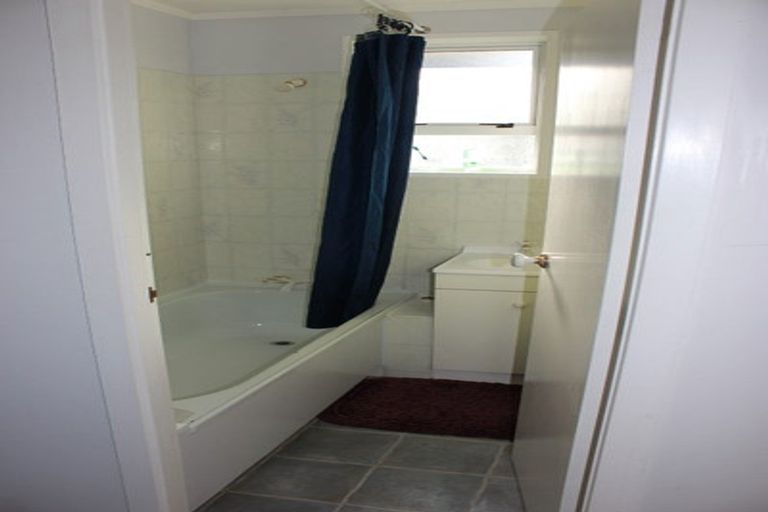 Photo of property in 5b Reese Jones Grove, Maungaraki, Lower Hutt, 5010