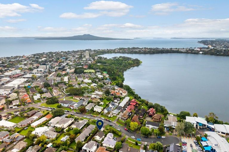 Photo of property in 1/15 Otakau Road, Milford, Auckland, 0620