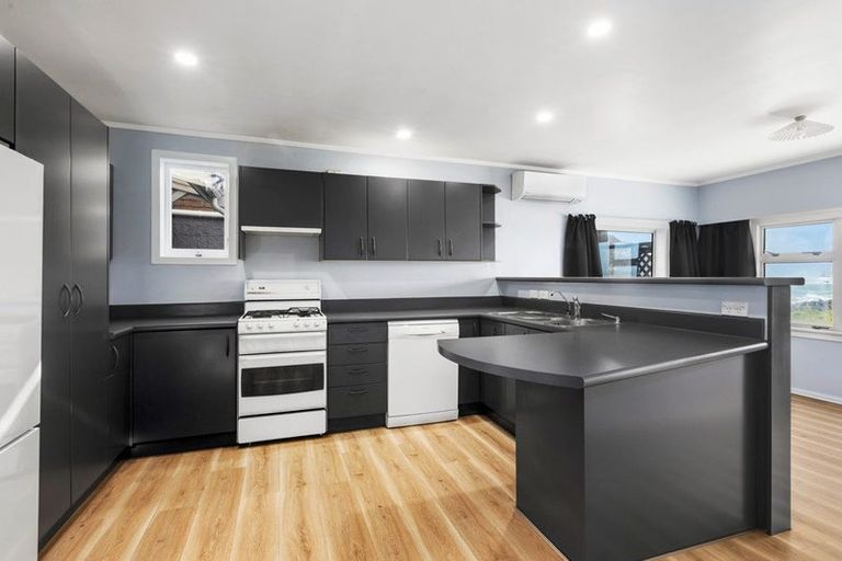 Photo of property in 134 Owhiro Bay Parade, Owhiro Bay, Wellington, 6023