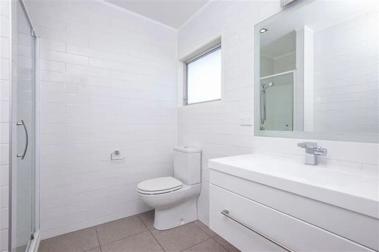 Photo of property in 52 Lynden Avenue, Hillcrest, Auckland, 0627