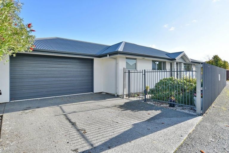 Photo of property in 1/28 Kirsten Place, Parklands, Christchurch, 8083