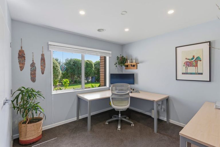 Photo of property in 8 Otupoa Way, Paraparaumu, 5032