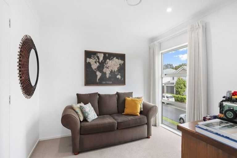Photo of property in 43 Samuel Cassidy Avenue, Swanson, Auckland, 0614