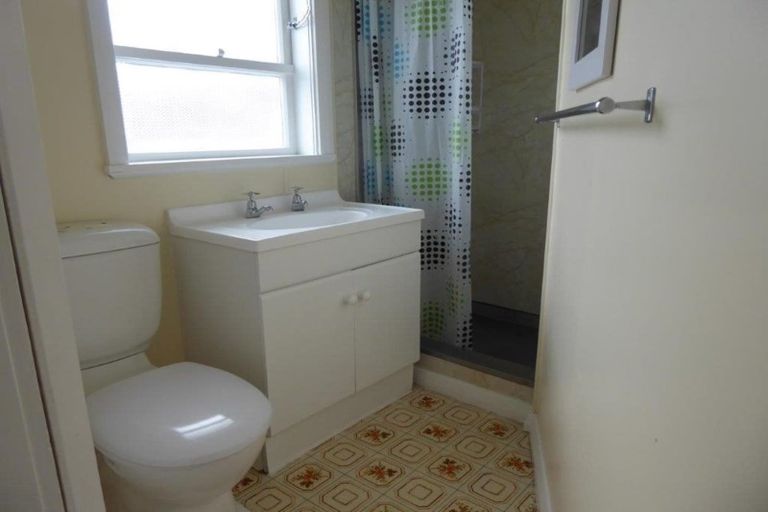 Photo of property in 22 Saint Albans Grove, Woburn, Lower Hutt, 5010