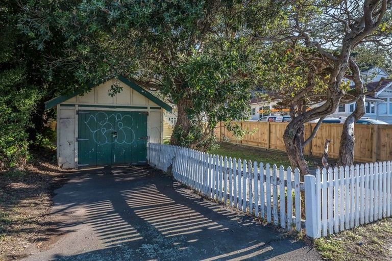 Photo of property in 40 Severn Street, Island Bay, Wellington, 6023