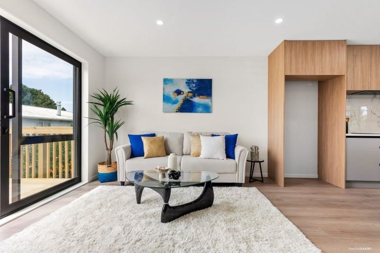 Photo of property in 53a Taikata Road, Te Atatu Peninsula, Auckland, 0610
