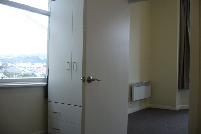 Photo of property in 4 Hawker Street, Mount Victoria, Wellington, 6011