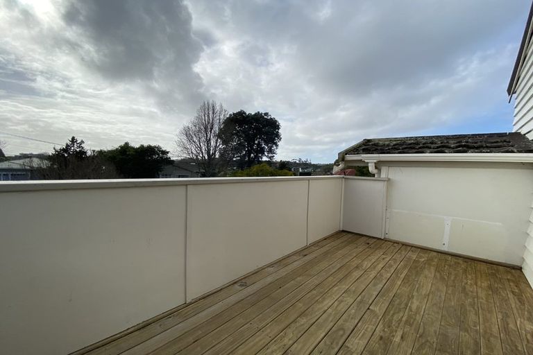 Photo of property in 6 Riro Street, Point Chevalier, Auckland, 1022