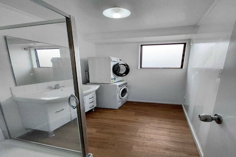 Photo of property in 1/30 Chislehurst Street, Henderson, Auckland, 0612