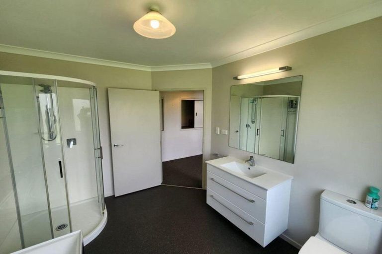 Photo of property in 34 Omata Road, Marfell, New Plymouth, 4310