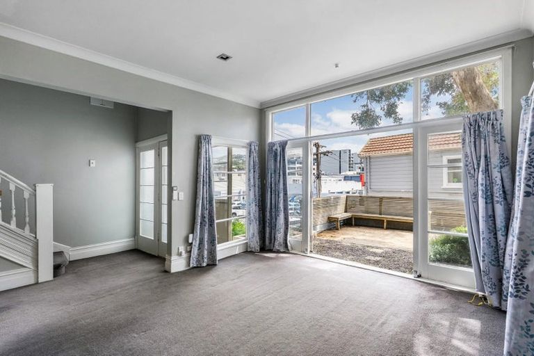 Photo of property in 17 Home Street, Mount Victoria, Wellington, 6011