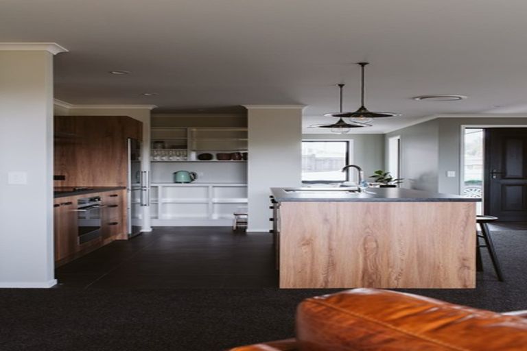 Photo of property in 2 Yulestar Place, Hawera, 4610