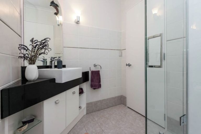 Photo of property in 2/3 Colmar Road, Mellons Bay, Auckland, 2014