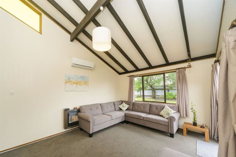 Photo of property in 6 Adams Place, Kelvin Grove, Palmerston North, 4414