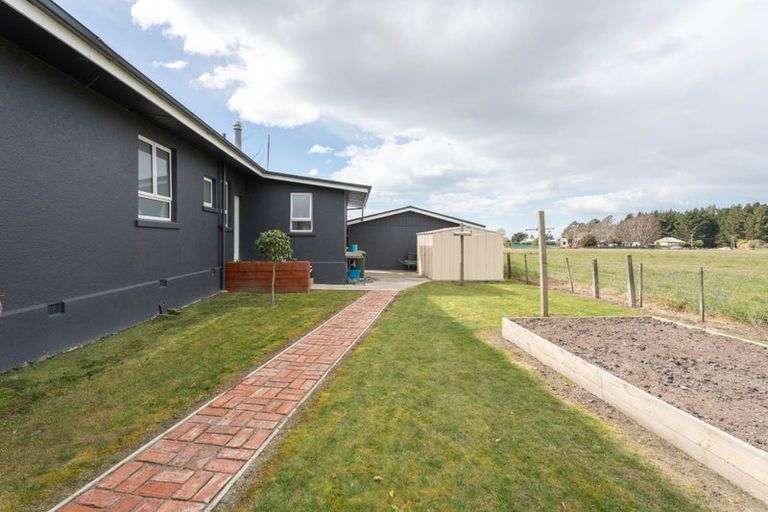 Photo of property in 65 Timaru Road, Waimate, 7924