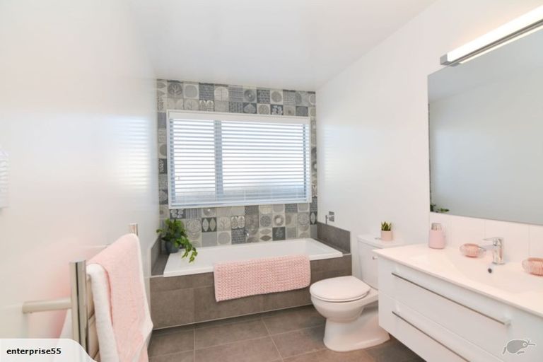 Photo of property in 18 Kingsbridge West, Burwood, Christchurch, 8083