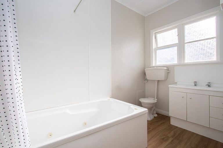 Photo of property in 76 Williams Street, Cambridge, 3434