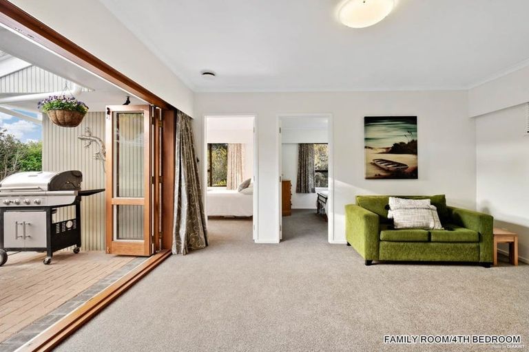 Photo of property in 11 Wilbur Place, Pakuranga Heights, Auckland, 2010
