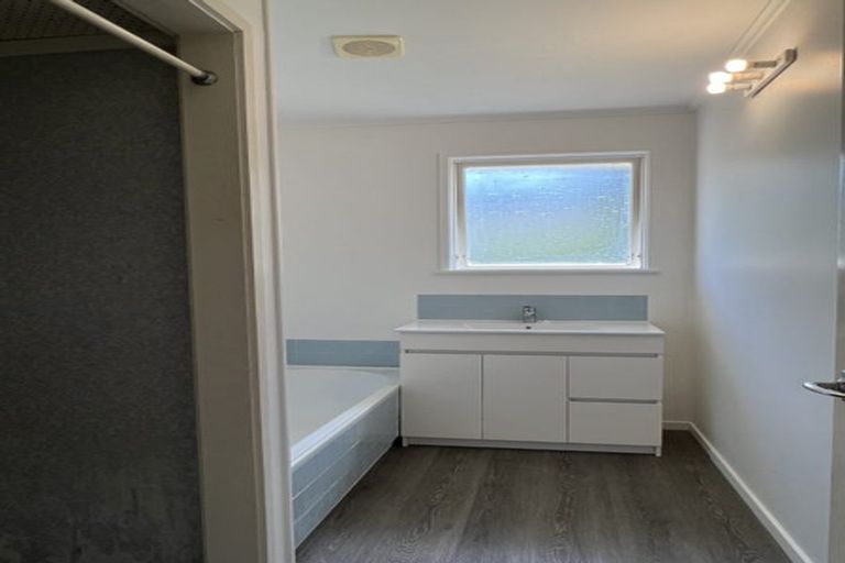 Photo of property in 1/28 Sequoia Place, Sunnynook, Auckland, 0620