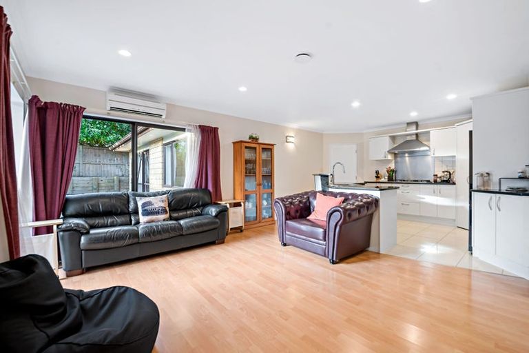 Photo of property in 11 Walter Haddrell Crescent, Flat Bush, Auckland, 2016