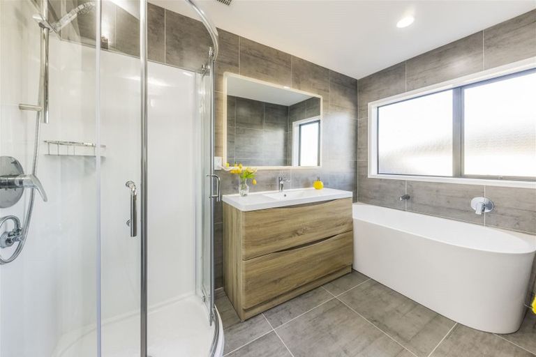 Photo of property in 12 Attymon Lane, East Tamaki, Auckland, 2016