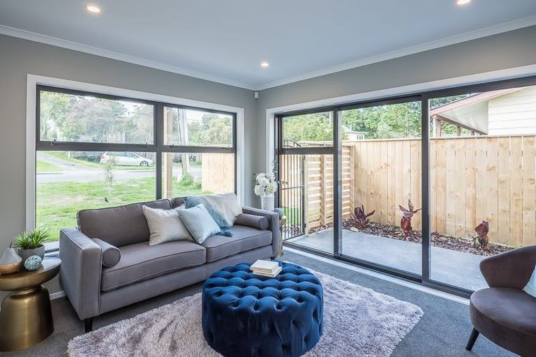 Photo of property in 37a Tiromoana Road, Raumati South, Paraparaumu, 5032