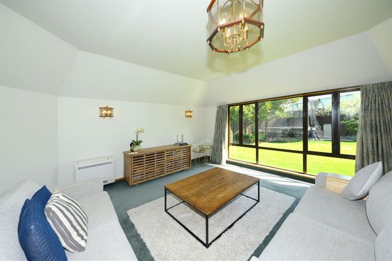 Photo of property in 33 O'connor Place, Burnside, Christchurch, 8053