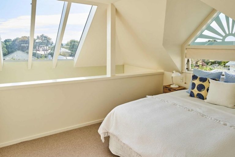 Photo of property in 9 Mahoe Street, Eastbourne, Lower Hutt, 5013