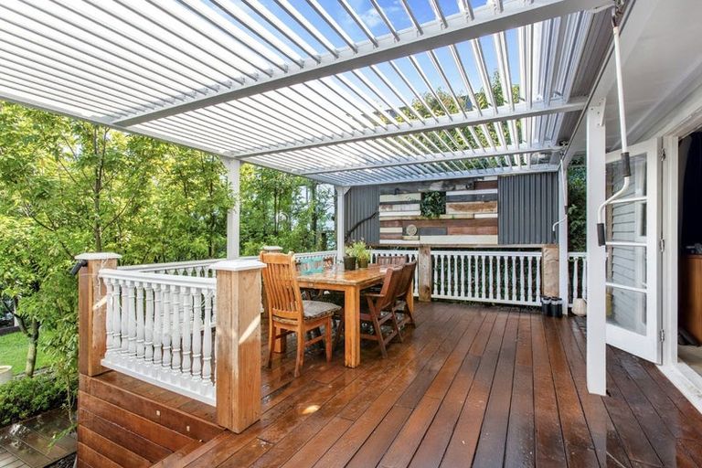 Photo of property in 15 Kingdale Road, Henderson, Auckland, 0610